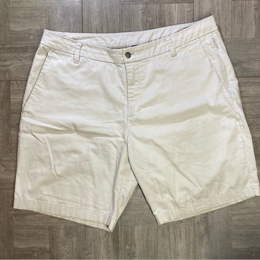 Lululemon Men's Golf  Shorts Commission Chinos Warpstreme Light Tan - 36 x 9"